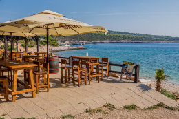 Pláž Tepluš, Rukavac, ostrov Vis, Chorvatsko | NOVALJA