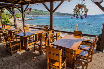 Pláž Tepluš, Rukavac, ostrov Vis, Chorvatsko | NOVALJA