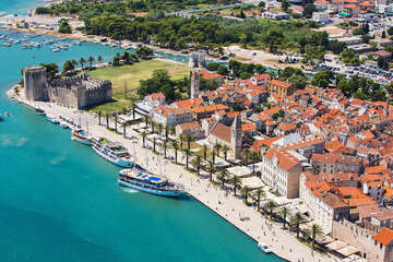 Trogir - letecký pohled, Trogirská riviéra, Chorvatsko