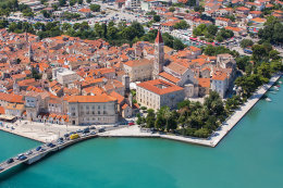 Trogir - letecký pohled, Trogirská riviéra, Chorvatsko