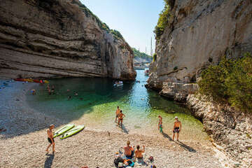 Pláž Stiniva, ostrov Vis, Chorvatsko | NOVALJA