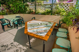 Apartmány Tramontana - společná terasa a gril pro klienty apartmánu A4 a studia S5, Promajna, Makarská riviéra, Chorvatsko