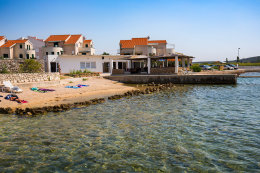 Apartmány Mira - restaurace a oblázková pláž 370 m od domu, Stará Novalja, ostrov Pag, Chorvatsko