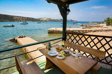 Apartmány Mira - restaurace a oblázková pláž 370 m od domu, Stará Novalja, ostrov Pag, Chorvatsko