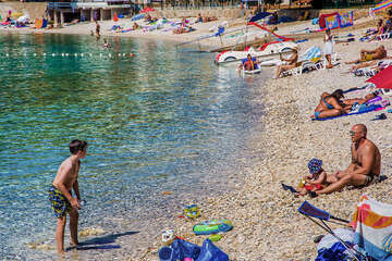 Resort Centinera *** - oblázková pláž, Pula-Banjole, poloostrov Istrie, Chorvatsko