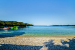 Resort Centinera ***- oblázková pláž, Pula-Banjole, poloostrov Istrie, Chorvatsko