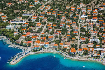 Apartmány Hibiskus - letecký pohled, Mandre, ostrov Pag, Chorvatsko