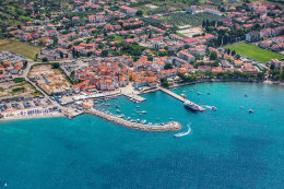 Fažana - letecký pohled, Istrie, Chorvatsko