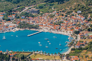 Město Vis - letecký pohled na apartmány Issa, ostrov Vis, Chorvatsko	