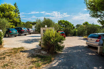 Apartmány Limeta - parkoviště, Milna, ostrov Vis, Chorvatsko