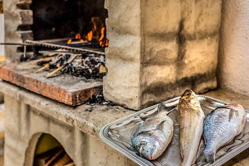 Apartmány Marinno - společný venkovní gril, Mimice, Omišská riviéra, Chorvatsko