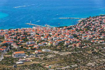 Novalja - letecký pohled, ostrov Pag, Chorvatsko