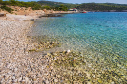 Apartmány Petunija - oblázková pláž Tepluš, Rukavac, ostrov Vis, Chorvatsko