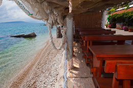 Apartmány Perla - restaurace u pláže na severozápadě letoviska, Zaostrog, Makarská riviéra, Chorvatsko
