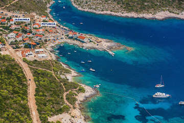 Apartmány Jasminka - letecký pohled, Rukavac, ostrov Vis, Chorvatsko