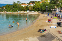 Šilo - písečná pláž, ostrov Krk, Chorvatsko