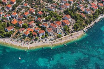 Brodarica - letecký pohled, Šibenická riviéra, Chorvatsko