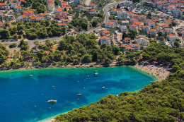 Primošten, letecký pohled, Šibenická riviéra, Chorvatsko