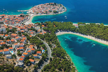 Primošten, letecký pohled, Šibenická riviéra, Chorvatsko