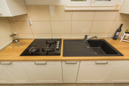 A2 - apartmány Dorela, okolí zátoky Vela Planica, ostrov Brač, Chorvatsko