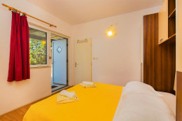 A1 - apartmány Dorela, okolí zátoky Vela Planica, ostrov Brač, Chorvatsko