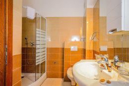 apartmány Larisa, Vodice, Šibenická riviéra, Chorvatsko