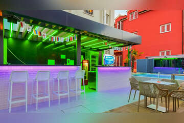 Apartmány Larisa - cocktail bar u hotelu Stella Maris, Vodice, Šibenická riviéra, Chorvatsko