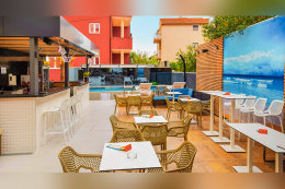 Apartmány Larisa - cocktail bar u hotelu Stella Maris, Vodice, Šibenická riviéra, Chorvatsko