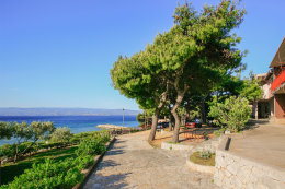 Apartmány Borovina - okolí domu, Omiš-Duće, Chorvatsko