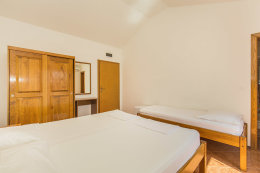 Příklad třílůžkového pokoje - penzion Stari Dvori, Metajna, ostrov Pag, Chorvatsko