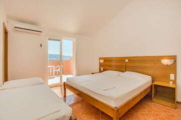 Příklad třílůžkového pokoje - penzion Stari Dvori, Metajna, ostrov Pag, Chorvatsko