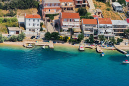 Penzion Stari Dvori - letecký pohled na nejbližší pláž, Metajna, ostrov Pag, Chorvatsko