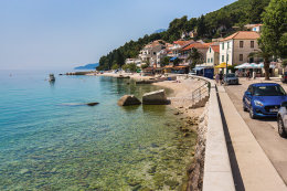 Zaostrog - oblázková pláž, Makarská riviéra, Chorvatsko