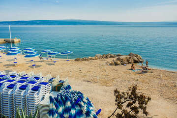 Dramalj - pláž, Crikvenická riviéra, Chorvatsko