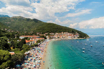 Moščenička Draga - pláž, Istrie, Chorvatsko