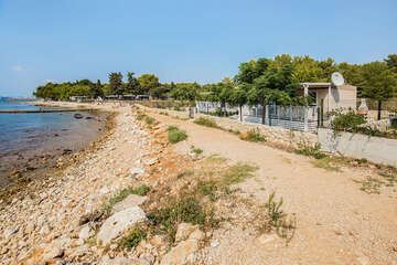 Mobilhome Tarik - pohled na pláž, Biograd na Moru, Zadarská riviéra, Chorvatsko