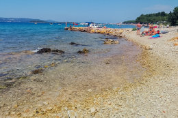 Mobilhome Kum - nejbližší oblázková pláž, Biograd na moru, Zadarská riviéra, Chorvatsko