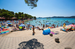 Mobilhome Tarik - oblázková pláž Soline (550 m), Biograd na Moru, Zadarská riviéra, Chorvatsko