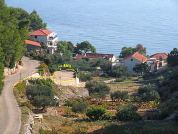 Apartmány Nevera - parkoviště nad domem, jižní zátoka ostrova Hvar, Chorvatsko
