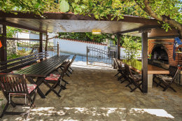 Penzion Adria Haus - kryté posezení u grilu, Posedarje, Zadarská riviéra, Chorvatsko