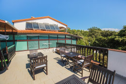 Penzion Adria Haus - společná terasa u restaurace penzionu, Posedarje, Zadarská riviéra, Chorvatsko