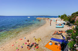 Mandre - oblázkové pláže, ostrov Pag, Chorvatsko