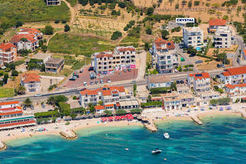 Letovisko Podstrana - letecký pohled, Splitská riviéra, Chorvatsko