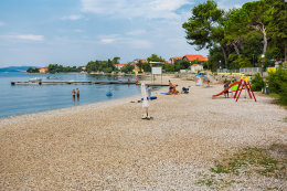 Apartmány Slobodan - oblázková část pláže Dječji raj 780 m od domu, Sukošan, Zadarská riviéra, Chorvatsko