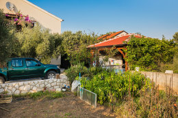 Apartmány Ivona - okolí domu, Povljana, ostrov Pag, Chorvatsko 