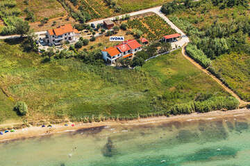Apartmány Ivona - letecký pohled, Povljana, ostrov Pag, Chorvatsko 
