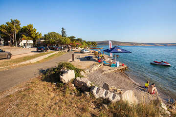 Starigrad - oblázkové pláže, Zadarská riviéra, Chorvatsko