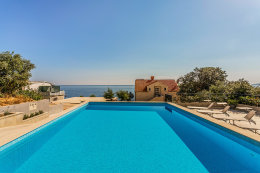 Apartmány Jutrenka - bazén a lehátka pro hosty, Dingač-Borak, Pelješac, Chorvatsko