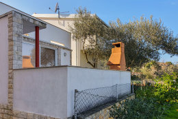 Apartmány Limun - apartmán A6 s vlastní terasou a grilem (bílo-oranžová budova), Tkon, ostrov Pašman, Chorvatsko