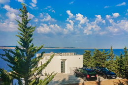 Apartmány Sunset - parkoviště nad domem, Starigrad, Zadarská riviéra, Chorvatsko